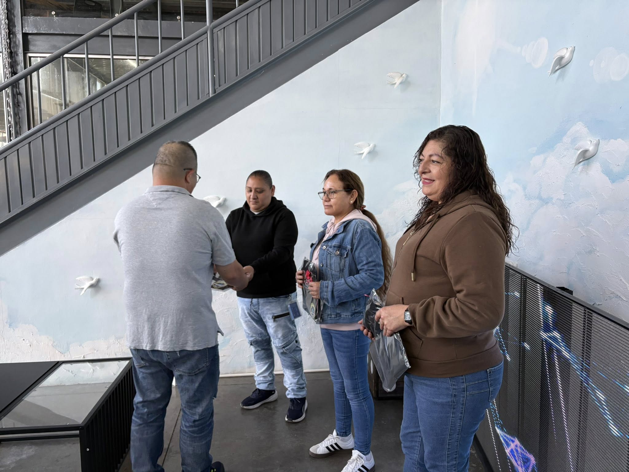 “El éxito no es la suma de grandes logros, sino la constancia en hacer bien lo pequeño cada día.” ✨ - Archivo 3